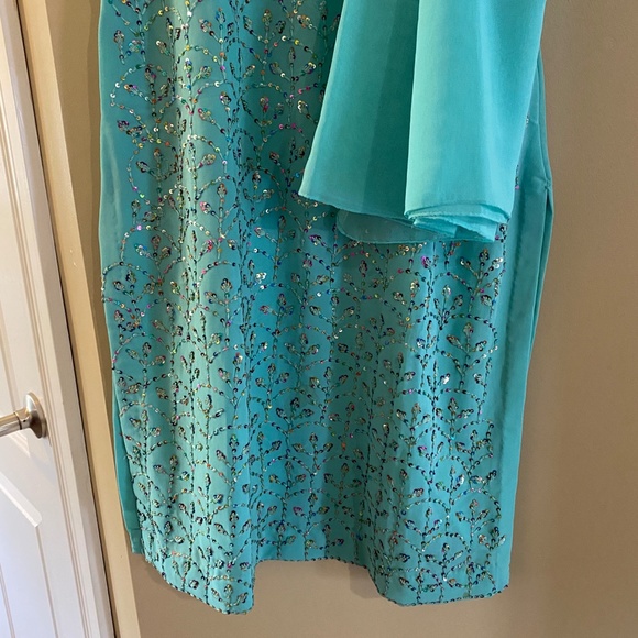 Indian / Pakistani Pyjami Suit with Dupatta in Turquoise - Size 6 - Picture 3 of 13
